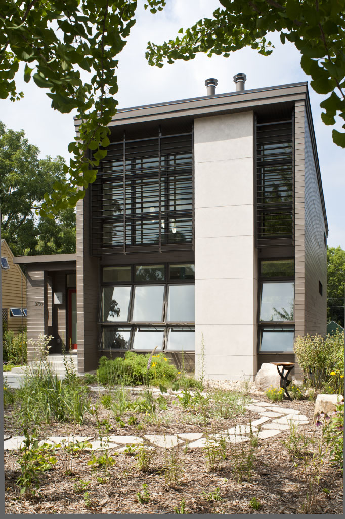 Front yard of the Ross Street House in Madison, Wisconsin by Richard Wittschiebe Hand Architects