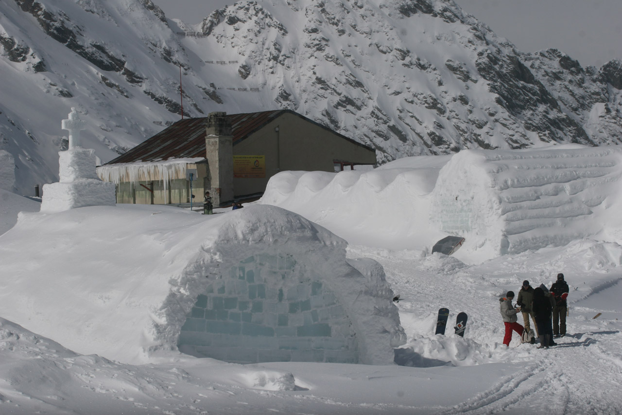 Hotel of Ice in Transylvanian Alps | Image courtesy of Gabriel Petrescu Hotel of Ice in Transylvanian Alps